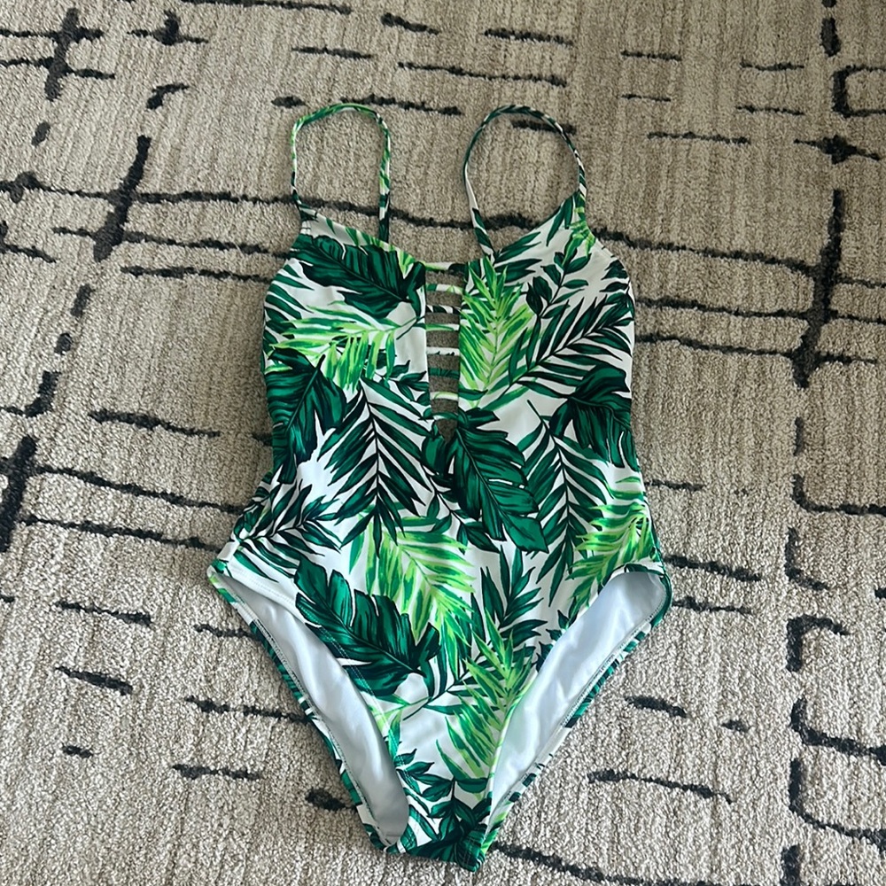 PRETTY ONE PIECE MEDIUM SWIMSUIT